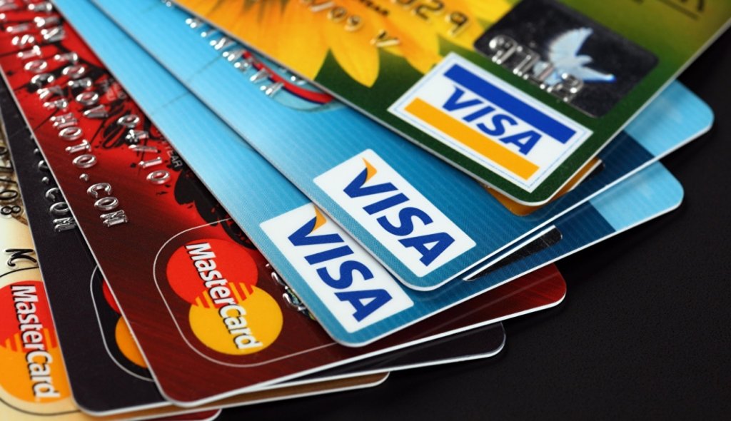 Имеют ли право приставы снять с кредитной карты деньги? Что делать, если они уже списали?
